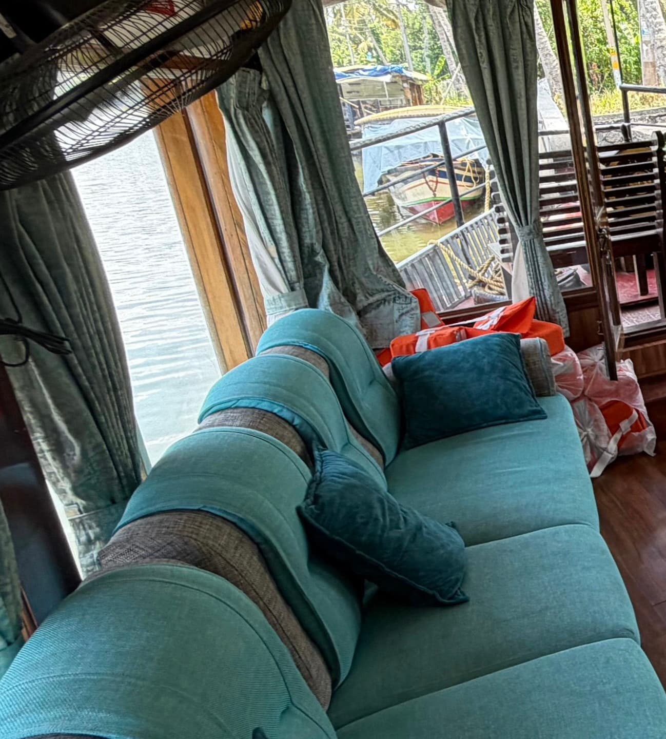 GT Houseboats Gallery Image 2